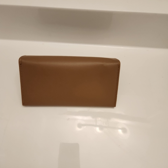 Burberry Sunglasses Case 👓 - Picture 8 of 9